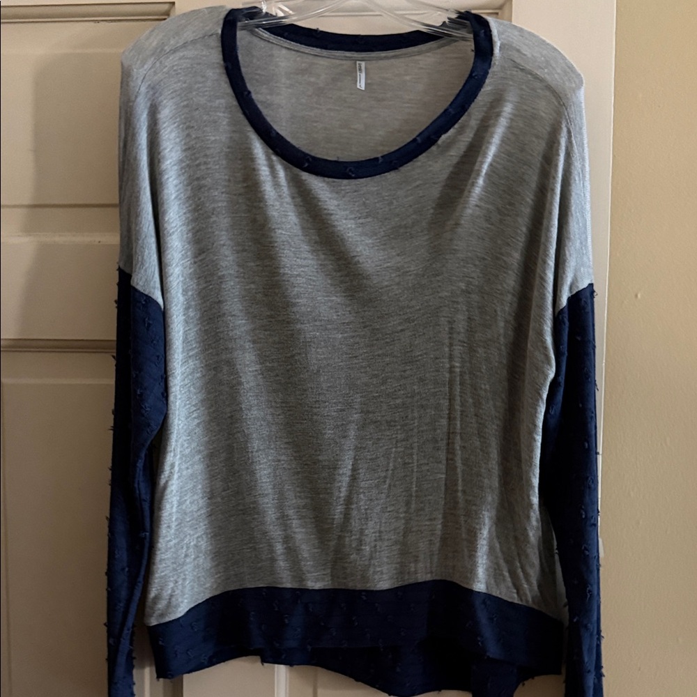 Tresics Gray and Navy Long Sleeve Top